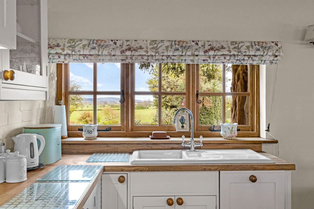 Gardeners Cottage Near Ледбери Экстерьер фото